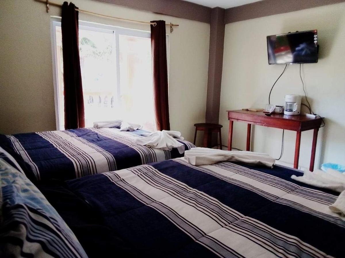 La Delphina Bed&Breakfast Bar&Grill La Ceiba Exterior foto