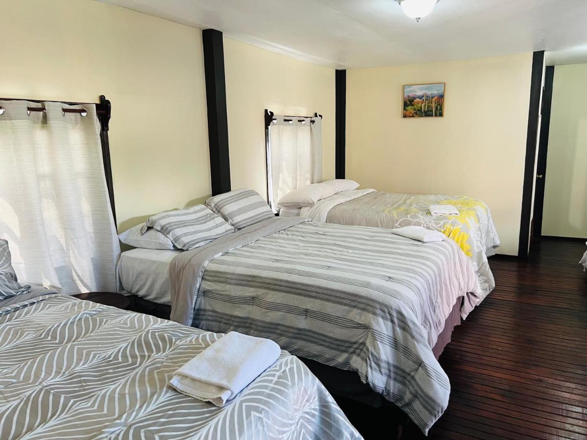 La Delphina Bed&Breakfast Bar&Grill La Ceiba Exterior foto