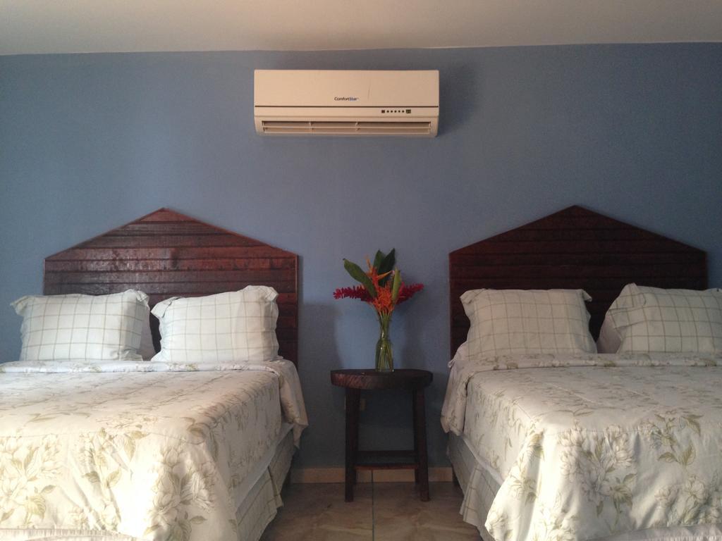 La Delphina Bed&Breakfast Bar&Grill La Ceiba Exterior foto