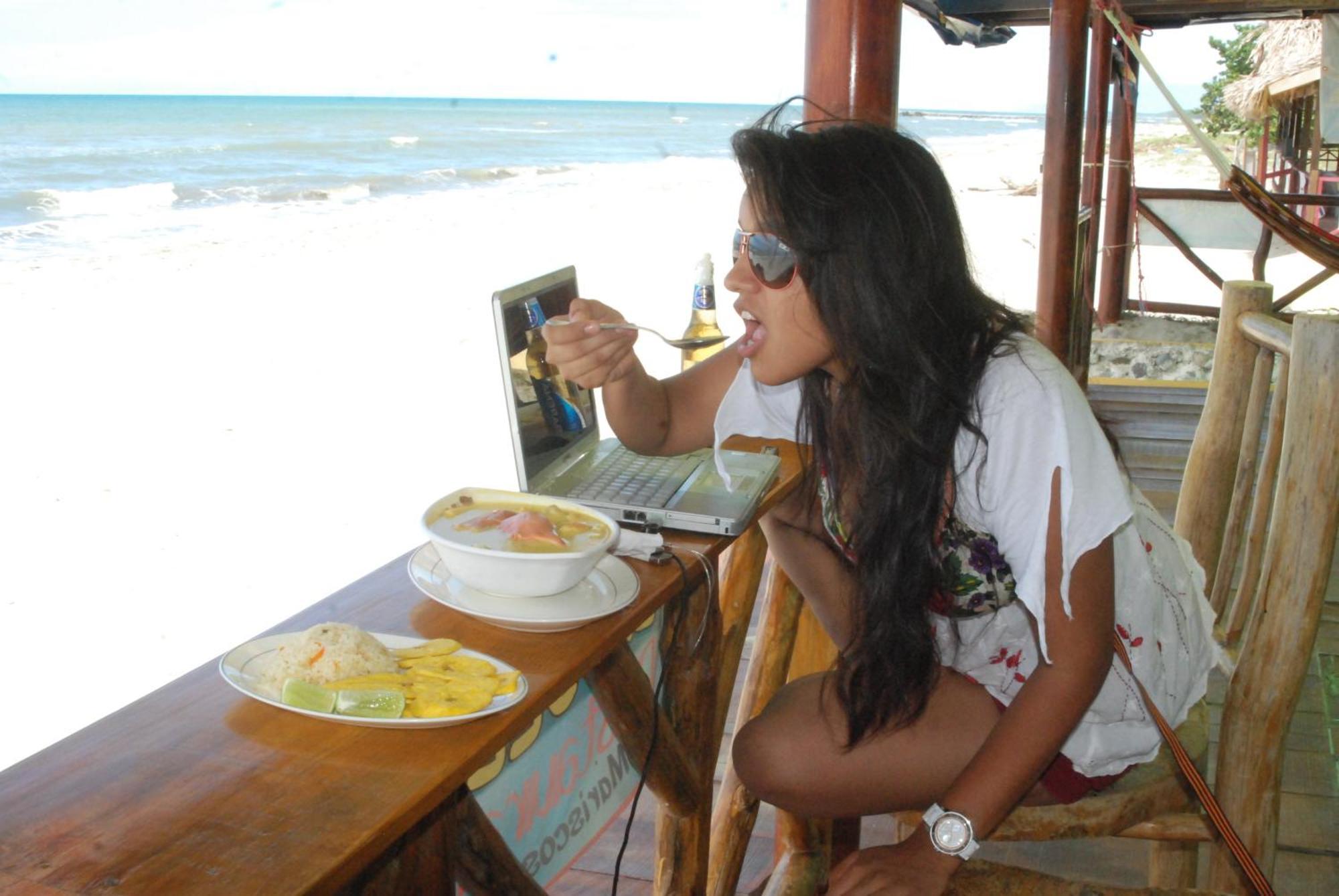 La Delphina Bed&Breakfast Bar&Grill La Ceiba Exterior foto