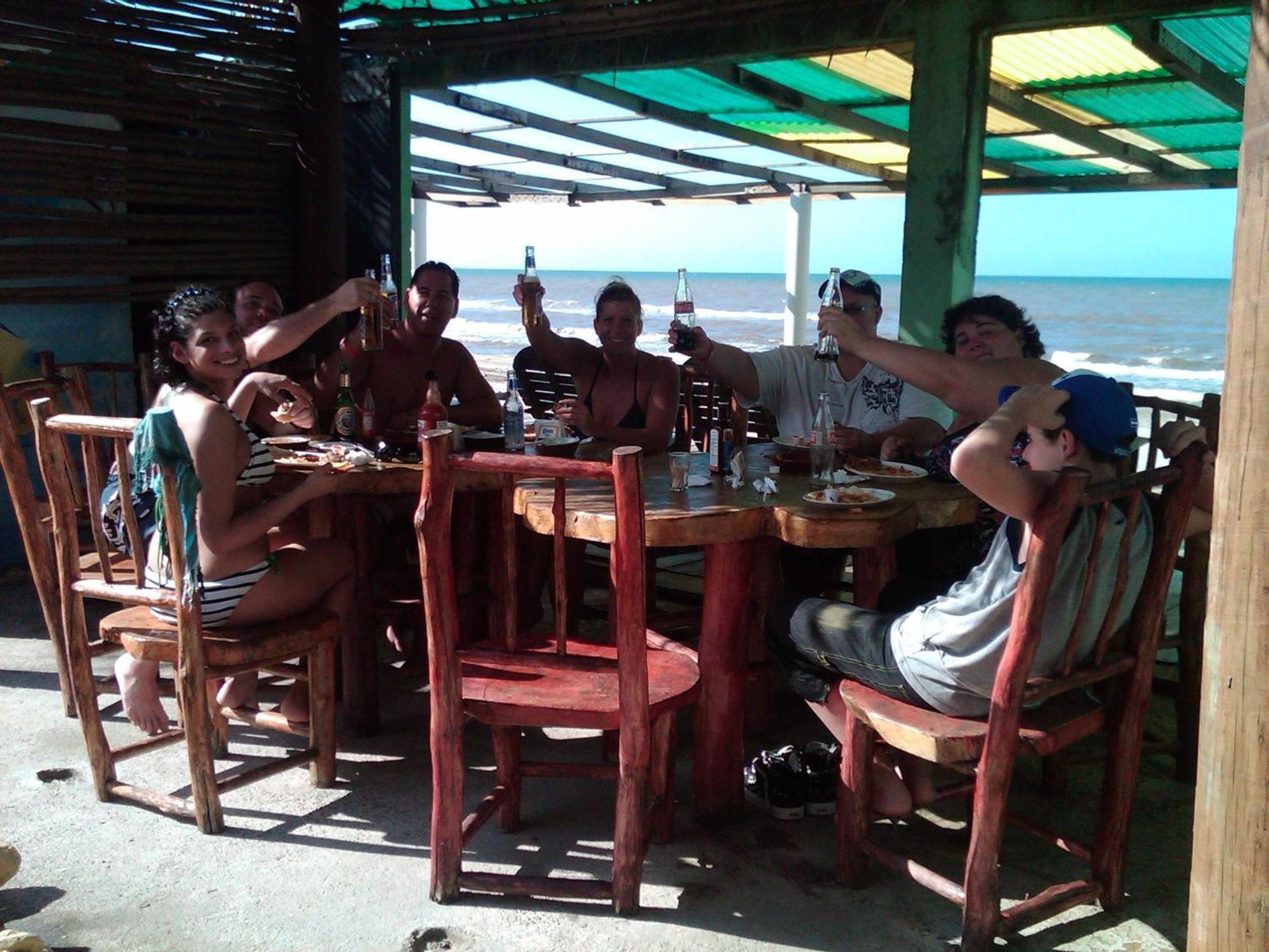La Delphina Bed&Breakfast Bar&Grill La Ceiba Exterior foto