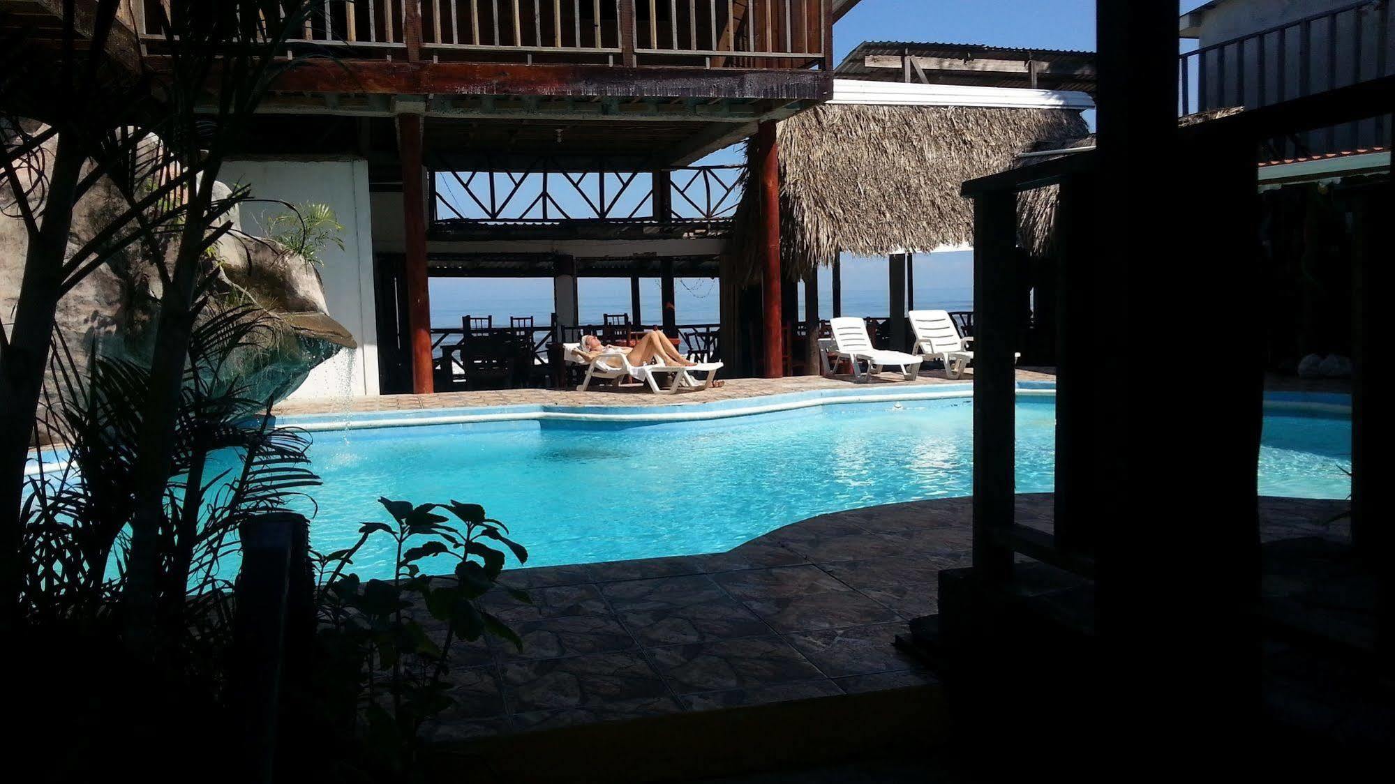 La Delphina Bed&Breakfast Bar&Grill La Ceiba Exterior foto